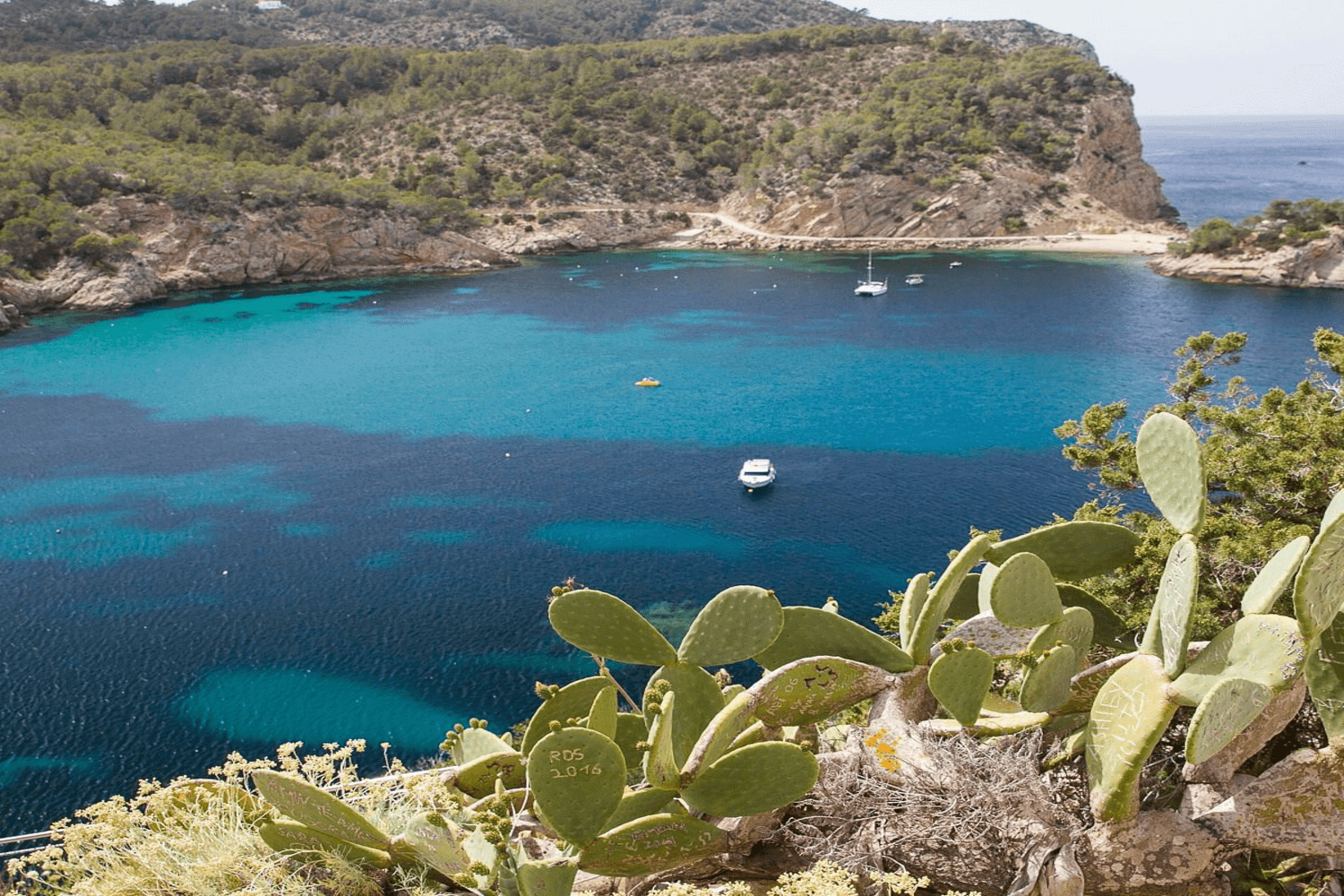 Entdecke atemberaubende Höhlen mit einem Yacht Charter auf Ibiza - Haller Experiences
