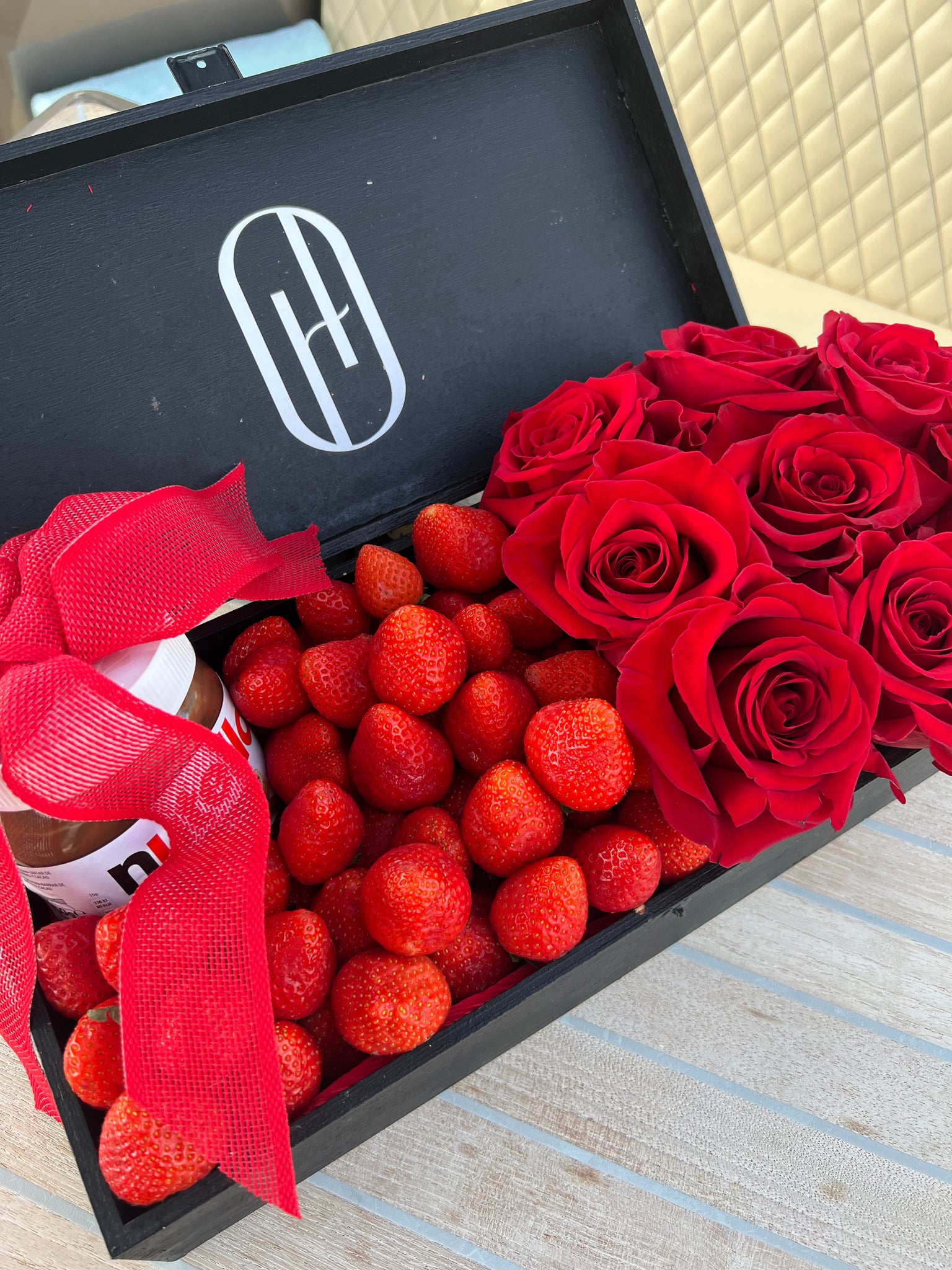 Roses, strawberries, nutella & cava for charter